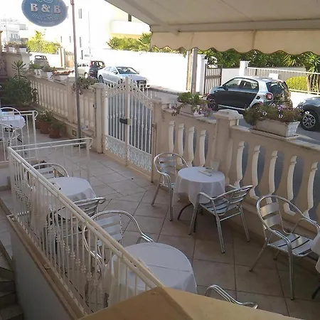 Marebello Oda ve Kahvaltı 3*