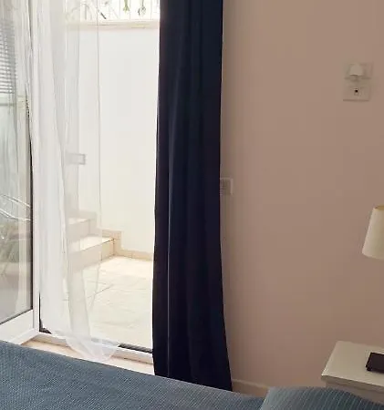 Marebello Oda ve Kahvaltı 3*