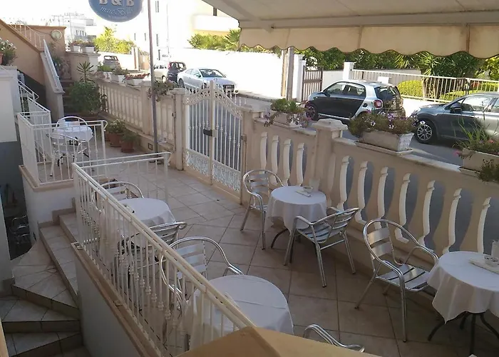 Marebello Nocleg ze śniadaniem 3*